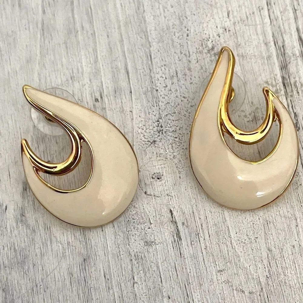 Gold tone cream enamel post Earrings